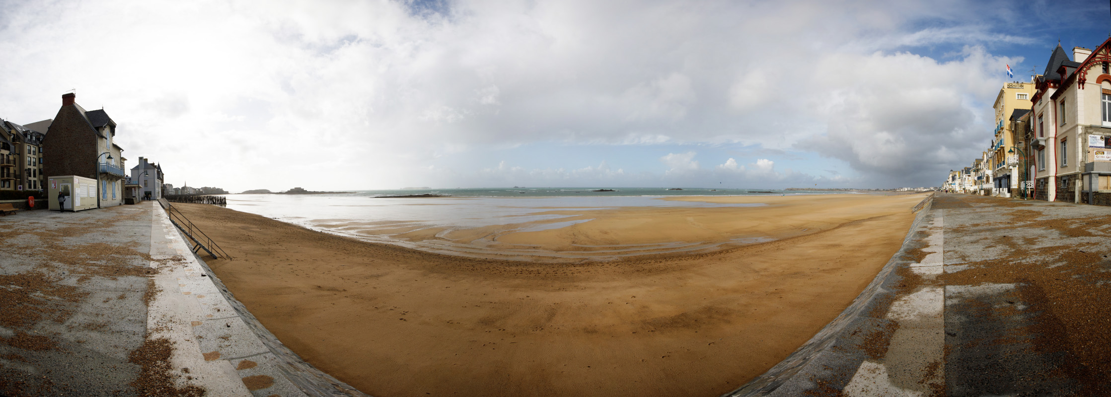Pano1_small.jpg - Kolor stitching | 18 pictures | Size: 15399 x 5507 | Lens: Standard | RMS: 3.09 | FOV: 227.31 x 81.30 ~ -1.67 | Projection: Spherical | Color: LDR |