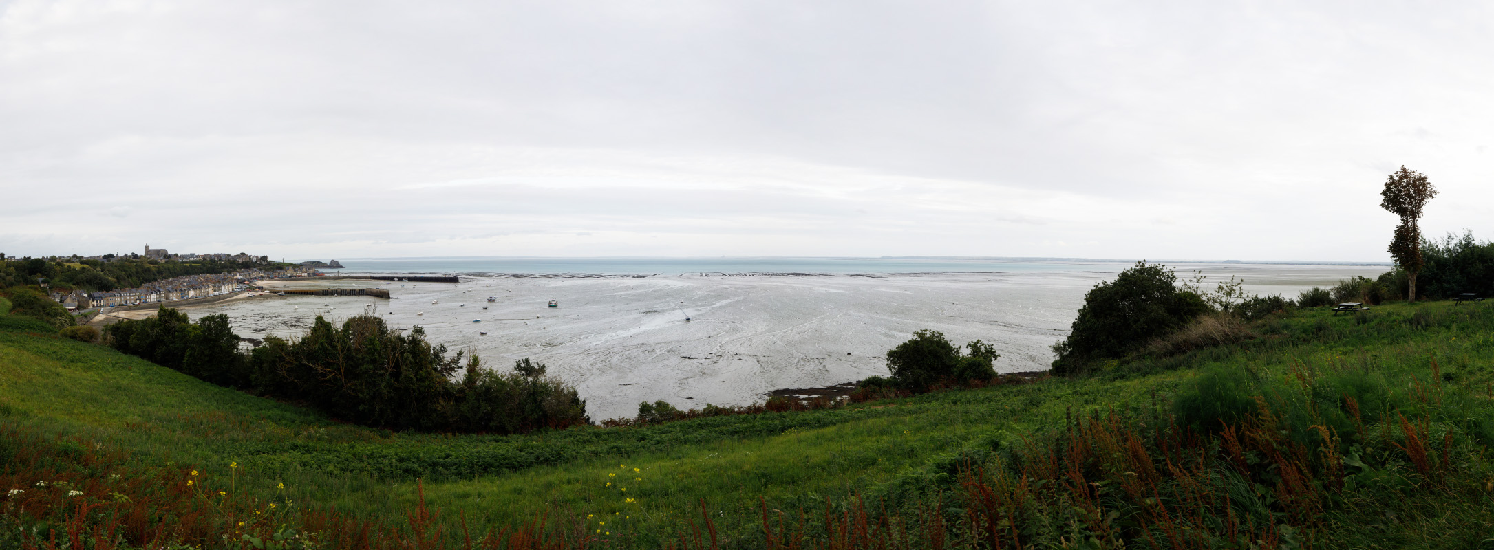 Pano2_small.jpg - Kolor stitching | 9 pictures | Size: 16352 x 6025 | Lens: Standard | RMS: 3.05 | FOV: 115.25 x 40.65 ~ -0.97 | Projection: Cylindrical | Color: LDR |