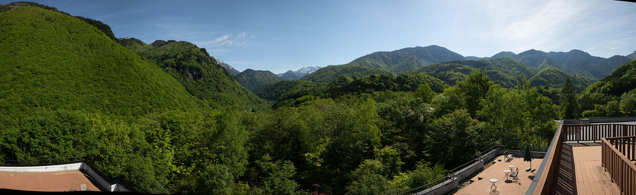 Pano2.jpg - Kolor stitching | 10 pictures | Size: 19651 x 6042 | Lens: Standard | RMS: 3.16 | FOV: 196.72 x 60.49 ~ 0.44 | Projection: Spherical | Color: LDR |