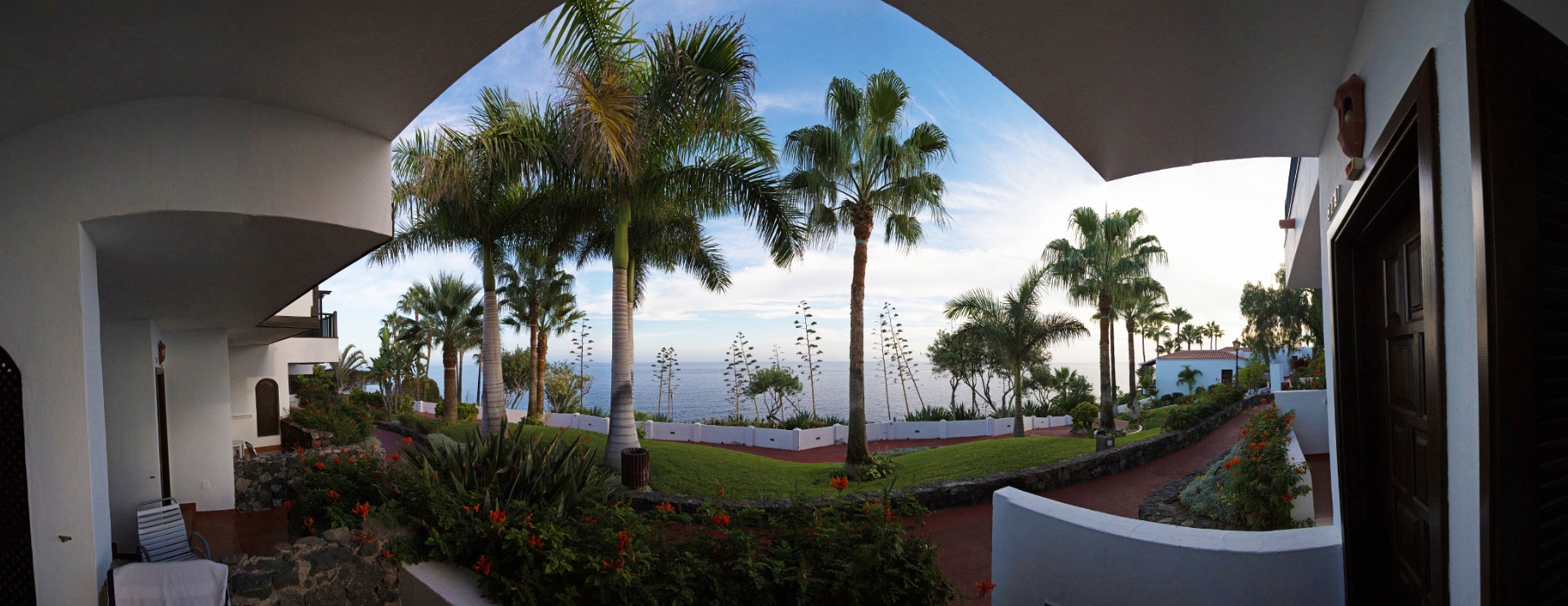 Pano1_small.jpg - Kolor stitching | 6 pictures | Size: 13257 x 5124 | Lens: Standard | RMS: 3.50 | FOV: 237.67 x 76.26 ~ 6.54 | Projection: Cylindrical | Color: LDR |