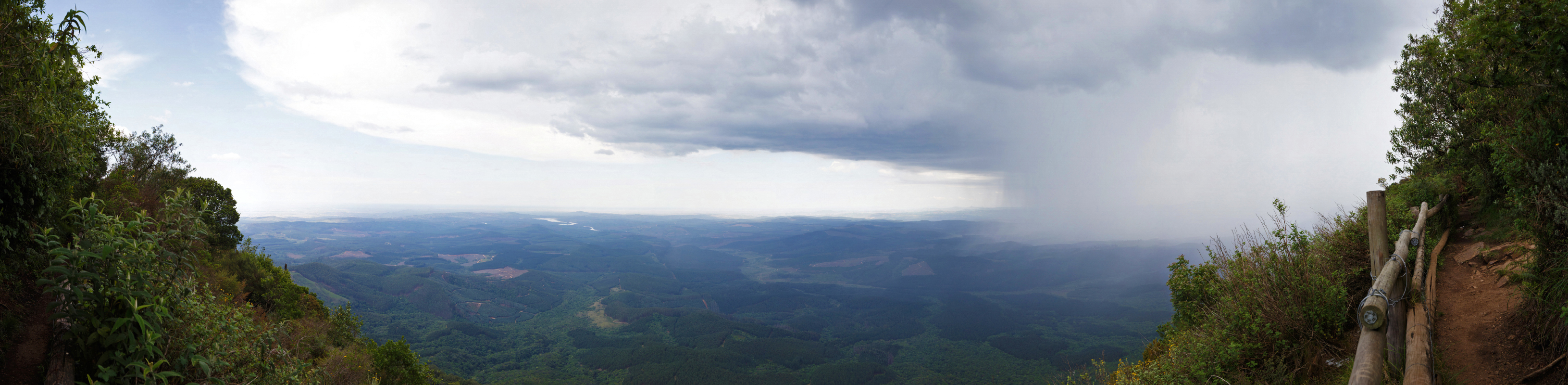 Pano1_small.jpg - Kolor stitching | 12 pictures | Size: 19250 x 4721 | Lens: Standard | RMS: 2.70 | FOV: 214.60 x 49.34 ~ -0.10 | Projection: Cylindrical | Color: LDR |