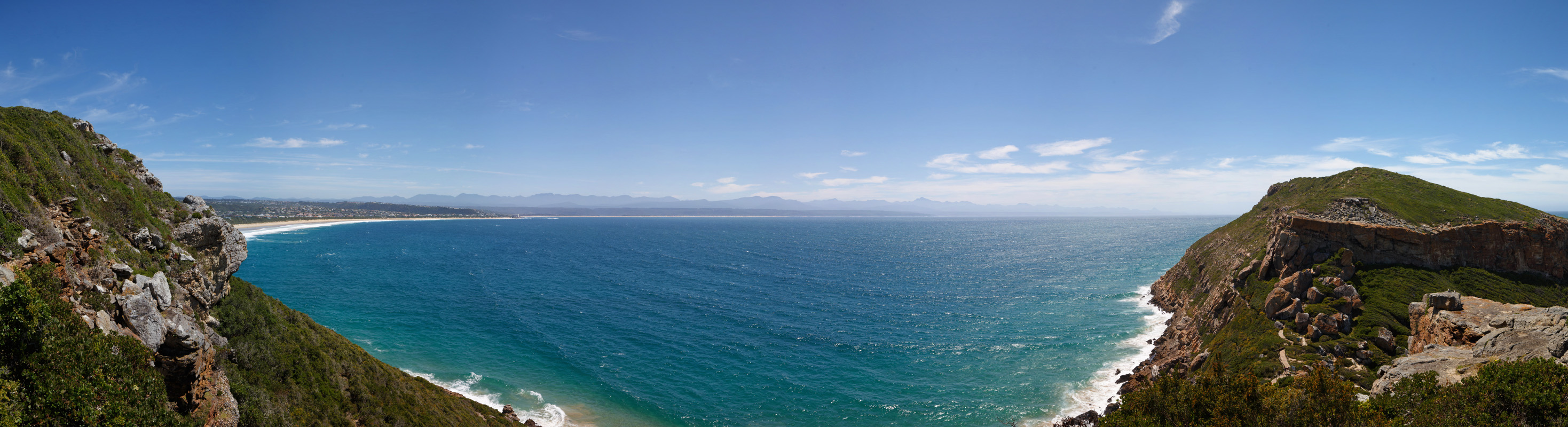 Pano4small.jpg - Kolor stitching | 9 pictures | Size: 18479 x 5034 | Lens: Standard | RMS: 2.62 | FOV: 194.78 x 49.69 ~ -0.65 | Projection: Cylindrical | Color: LDR |